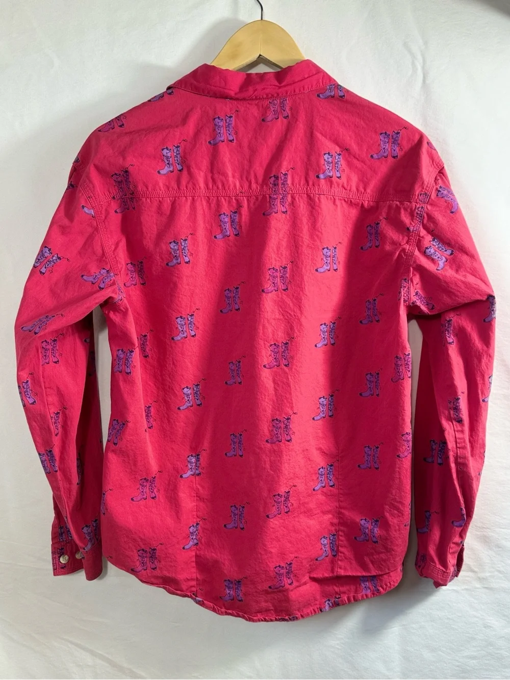 VTG Wrangler Blues Women's Pink Button-Down w/Purple Boot Print 100% Cotton - Picture 2 of 3